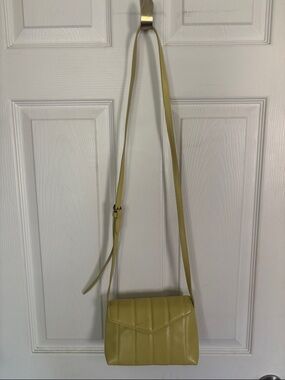 Universal Thread Quilted Crossbody in citron